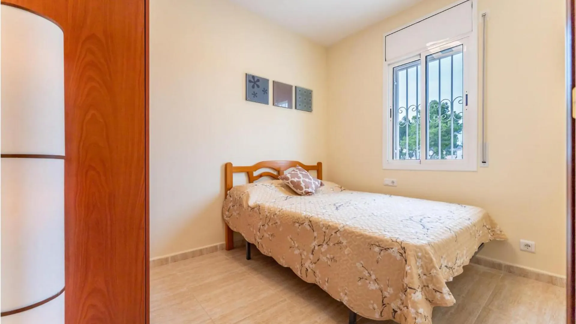 Awesome Home In Miami Playa With Kitchenette