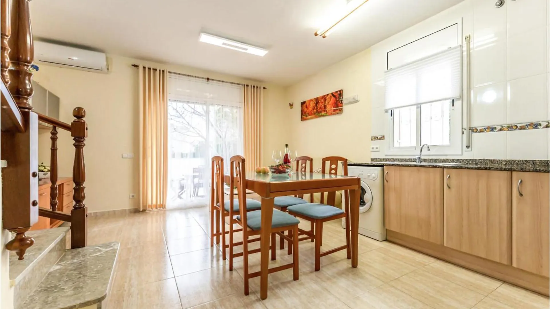 بيت للعطل Awesome Home In Miami Playa With Kitchenette إسبانيا