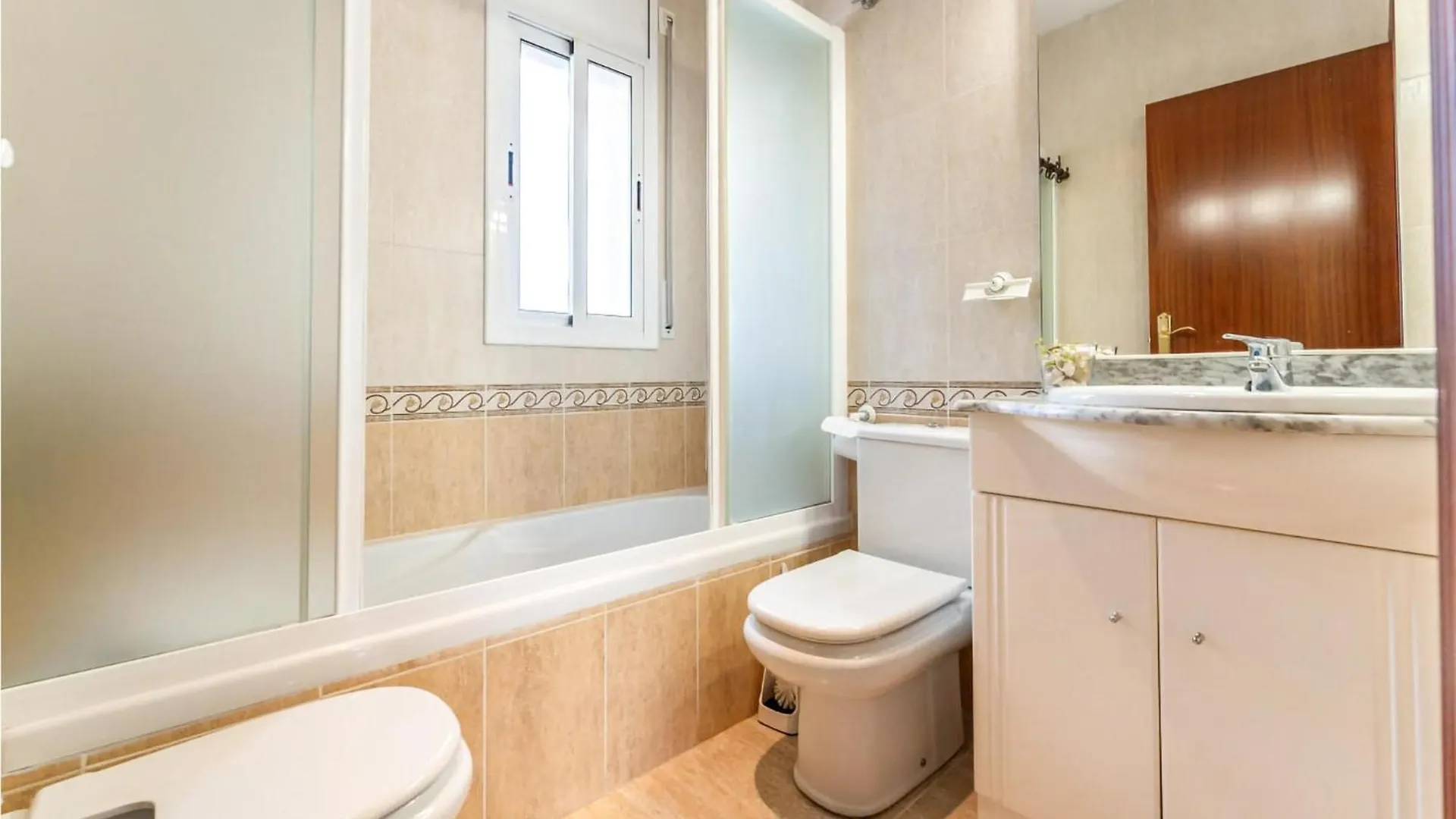 Awesome Home In Miami Playa With Kitchenette